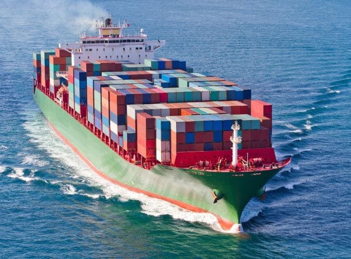 Przygotowywanie towarów do transportu morskiego: pakowanie ładunków
