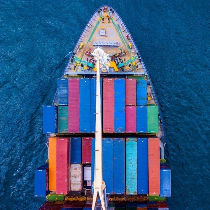 Rodzaje kontenerów stosowane w transporcie morskim